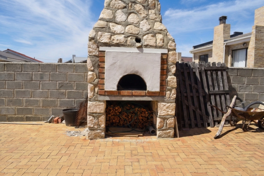 4 Bedroom Property for Sale in Struisbaai Western Cape